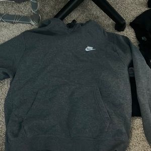 grey nike sweatshirt